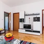 Two-bedroom In 公寓