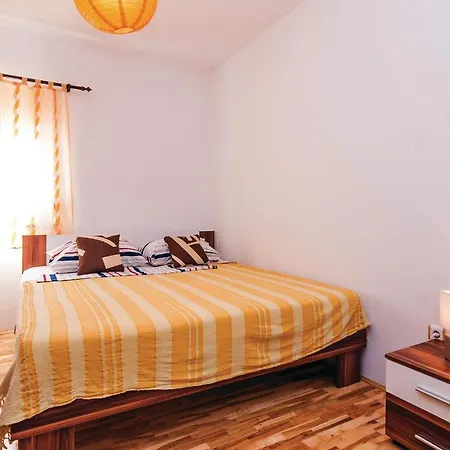 2 Bedroom Amazing Apartment In Posedarje