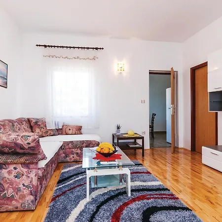 Apartment Two-bedroom In Posedarje