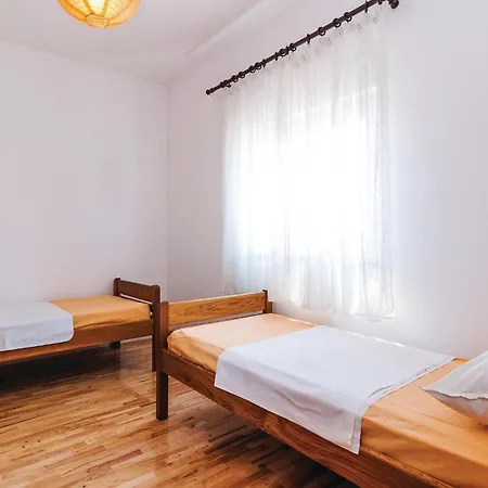 Two-bedroom In Apartamento