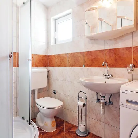 2 Bedroom Amazing Apartment In Posedarje *