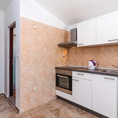 2 Bedroom Amazing Apartment In Posedarje 公寓 *