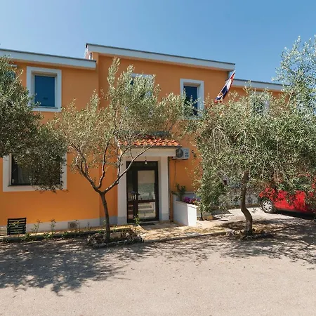 公寓 2 Bedroom Amazing Apartment In Posedarje *