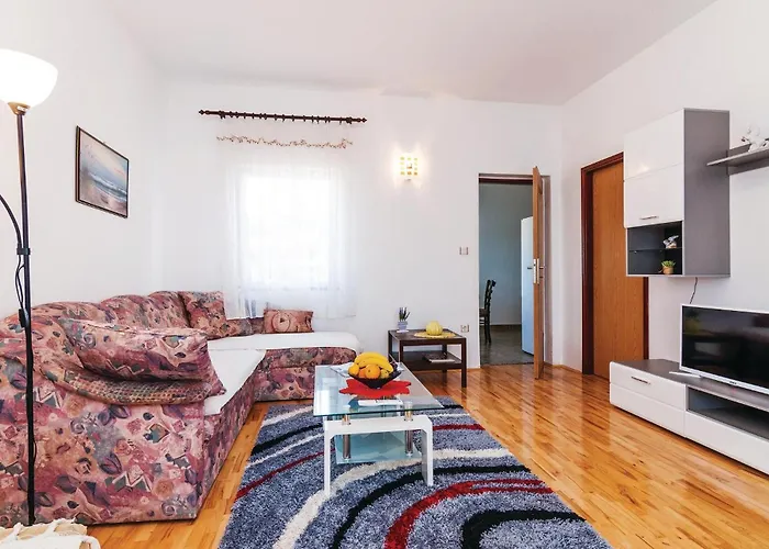 Apartment Two-bedroom In Posedarje