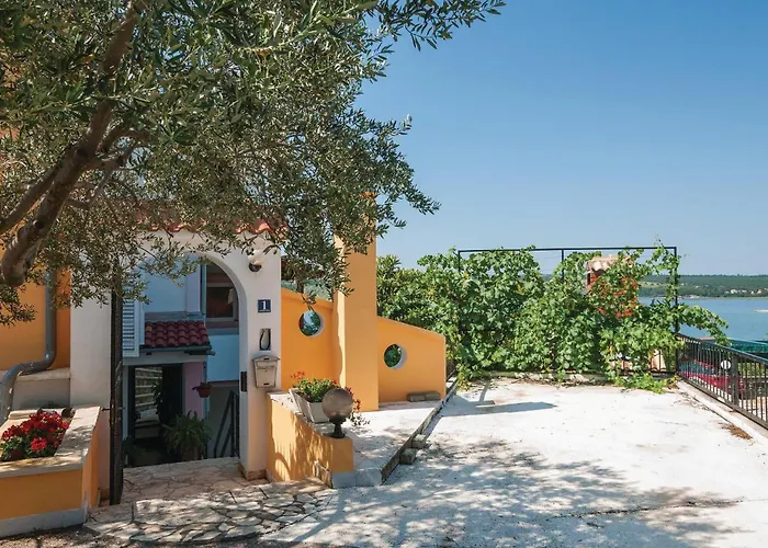 Apartment Two-bedroom In Posedarje